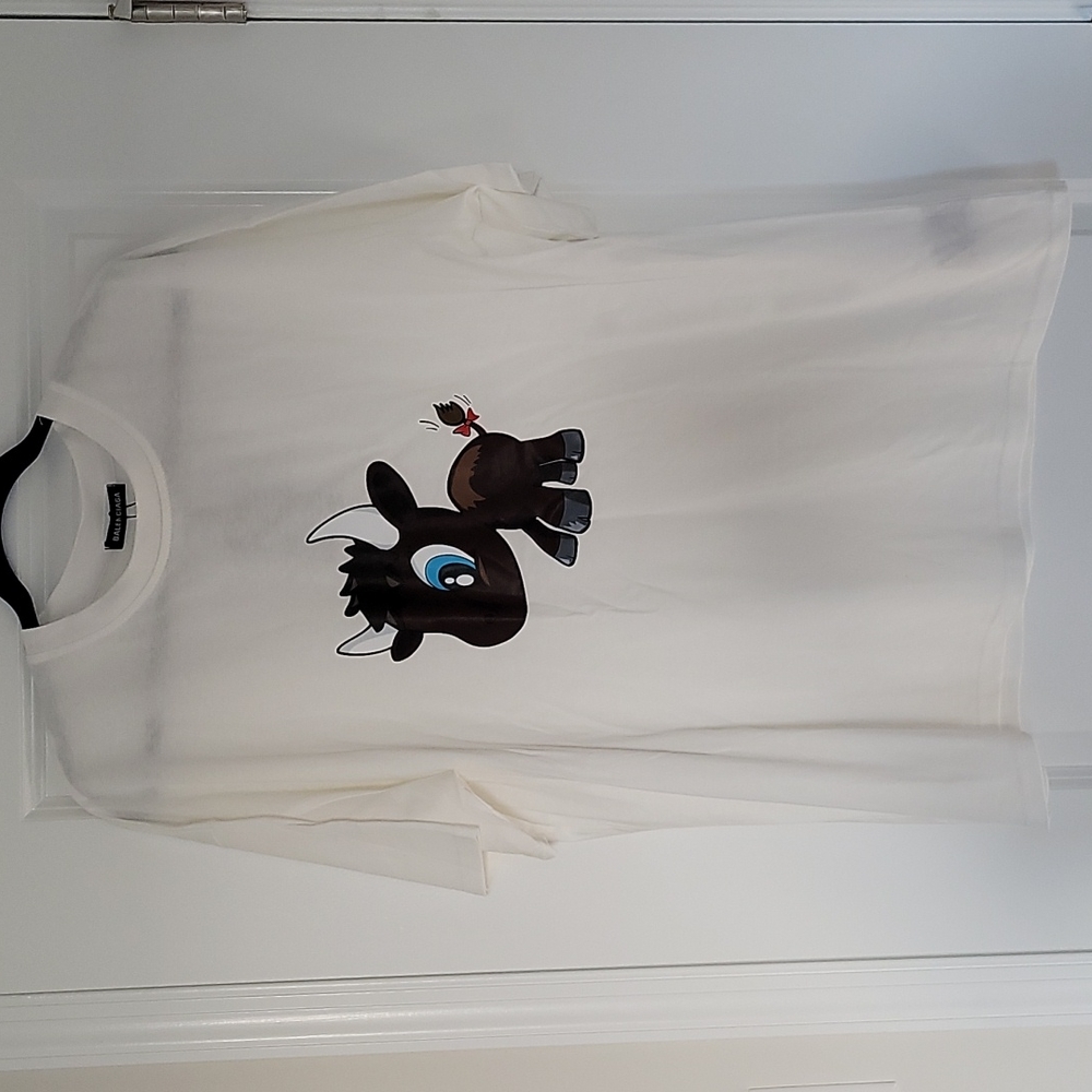 White t-shirt